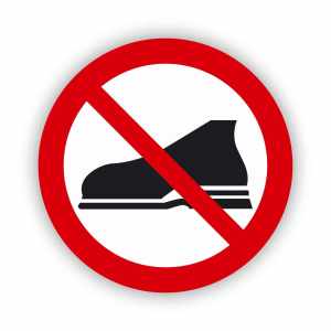 Zakaz wejścia w obuwiu zewnętrznym, naklejka BHP (ZZ46)
